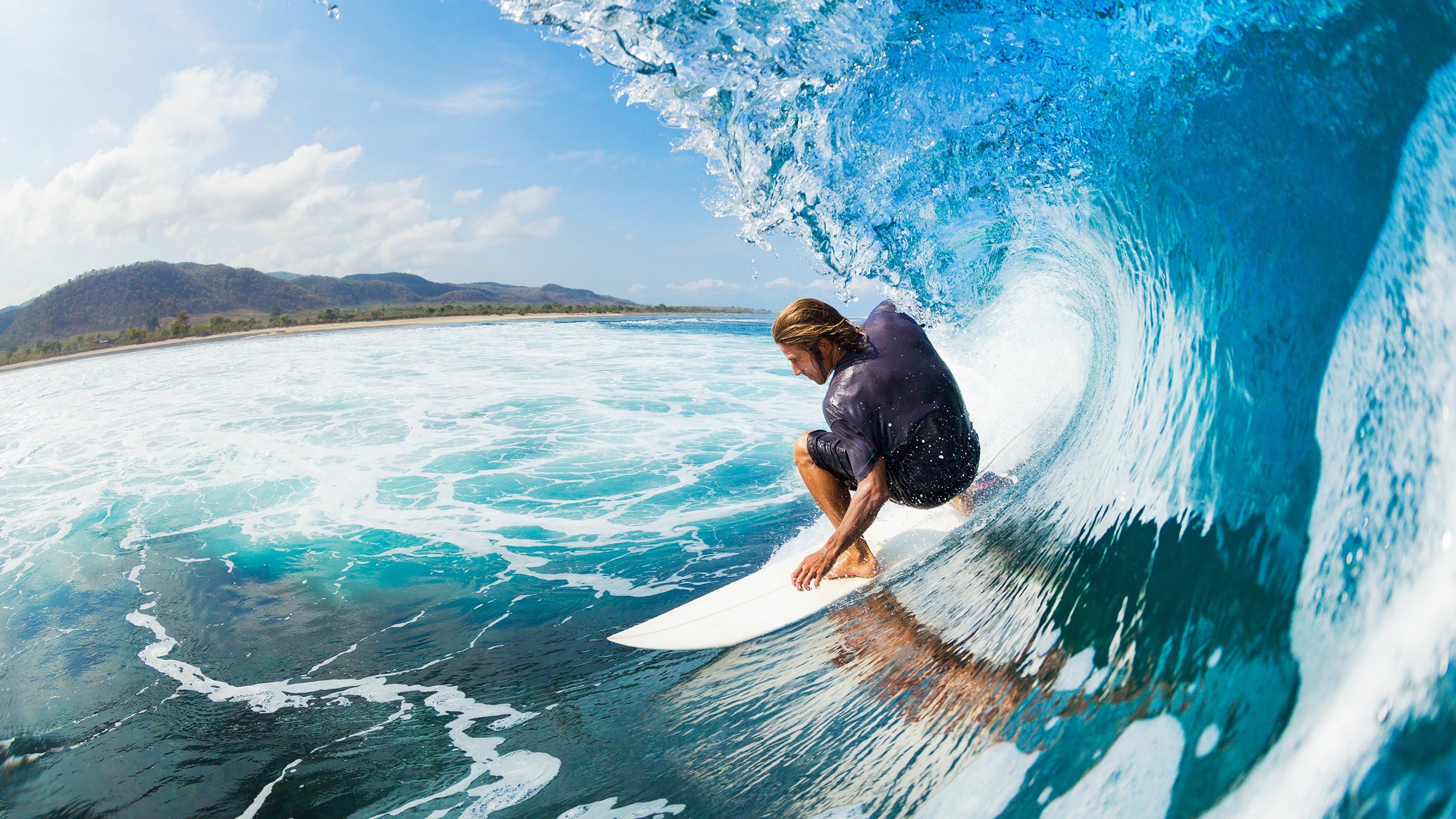 大型海岸线冲浪表演，浪花间的青春岁月，海面冲浪